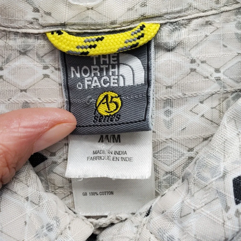The North Face Shirt Men's‎ M Multi Geometric Chest Pocket Button Down Collared
